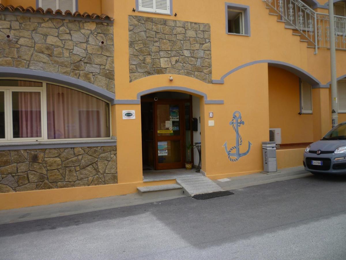 Hotel L'Ancora Santa Teresa Gallura Exterior photo