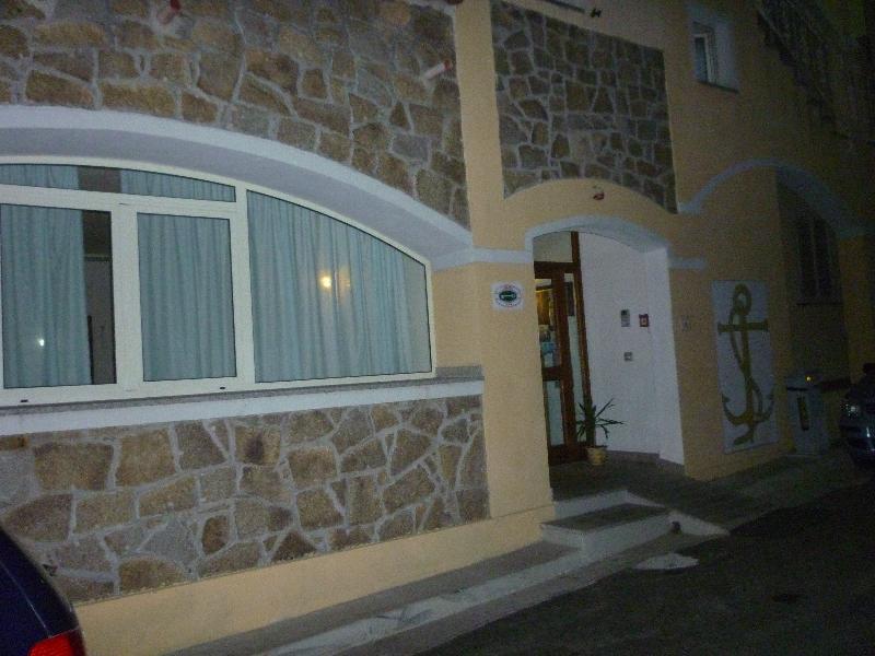 Hotel L'Ancora Santa Teresa Gallura Exterior photo