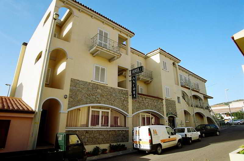 Hotel L'Ancora Santa Teresa Gallura Exterior photo